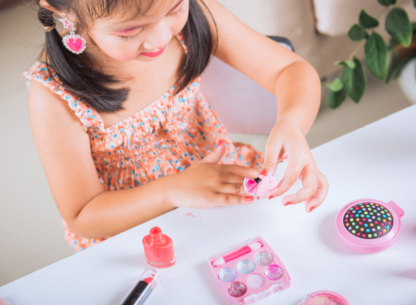 nail-service-kid-600-440
